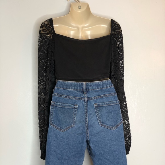⭐️ 4/$25 Boohoo twisted front lace crop top 6 M - Picture 6 of 8